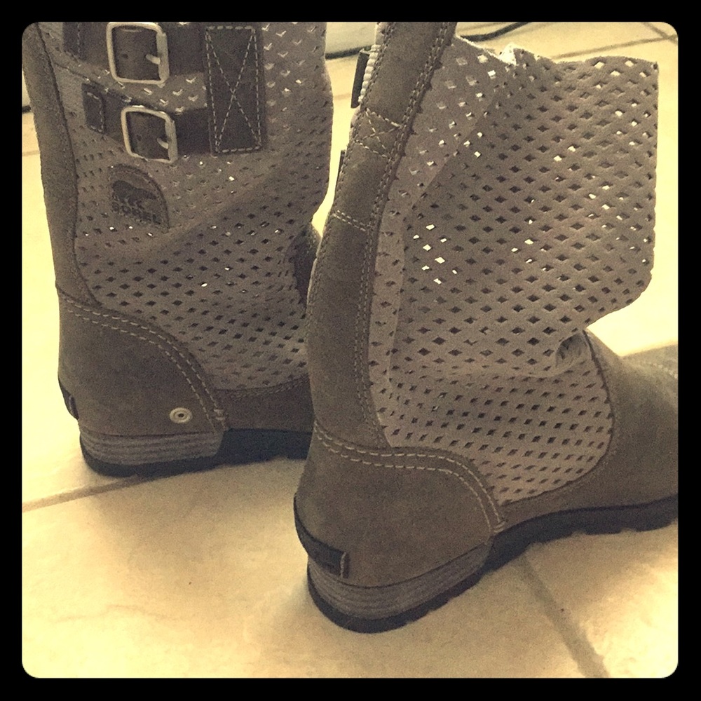SOREL gray boots